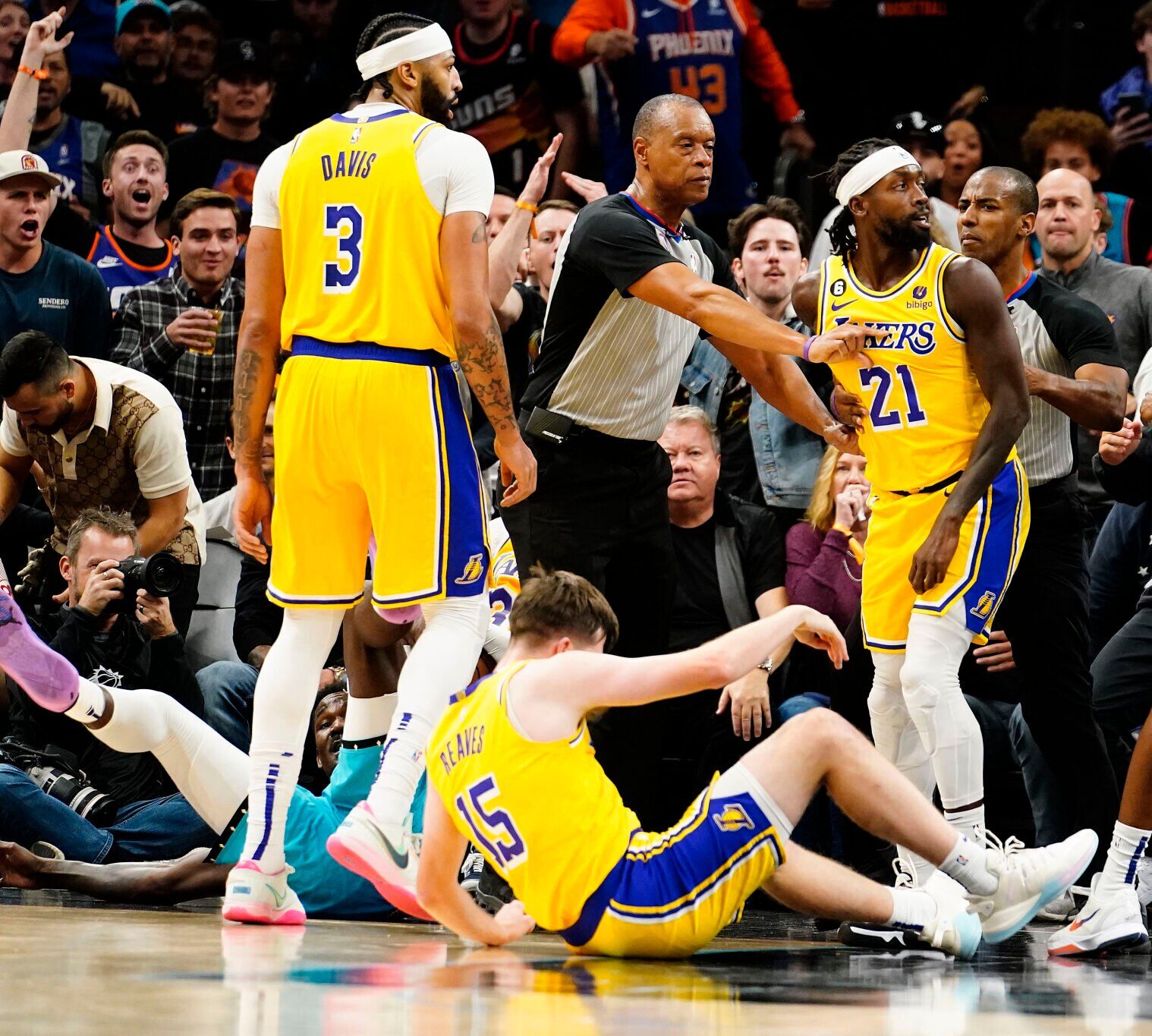 APTOPIX Lakers Suns Basketball